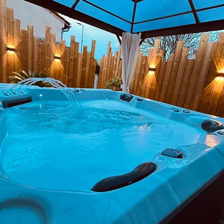 Entier - Piscine - Jacuzzi 别墅 *